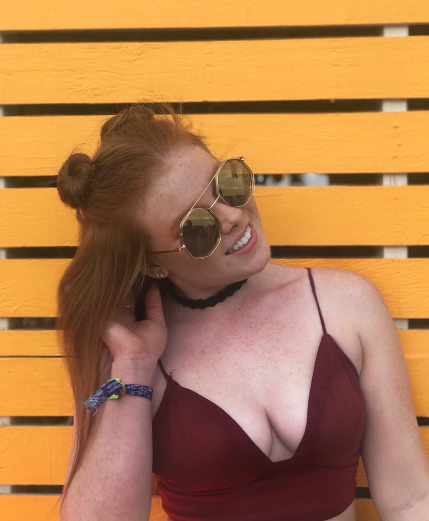 laur_en6's tweet photo. Loved my first outfit more but we took more pics the second day✨💛 #Coachella18 #chellavibes https://t.co/F147Btiz2q
