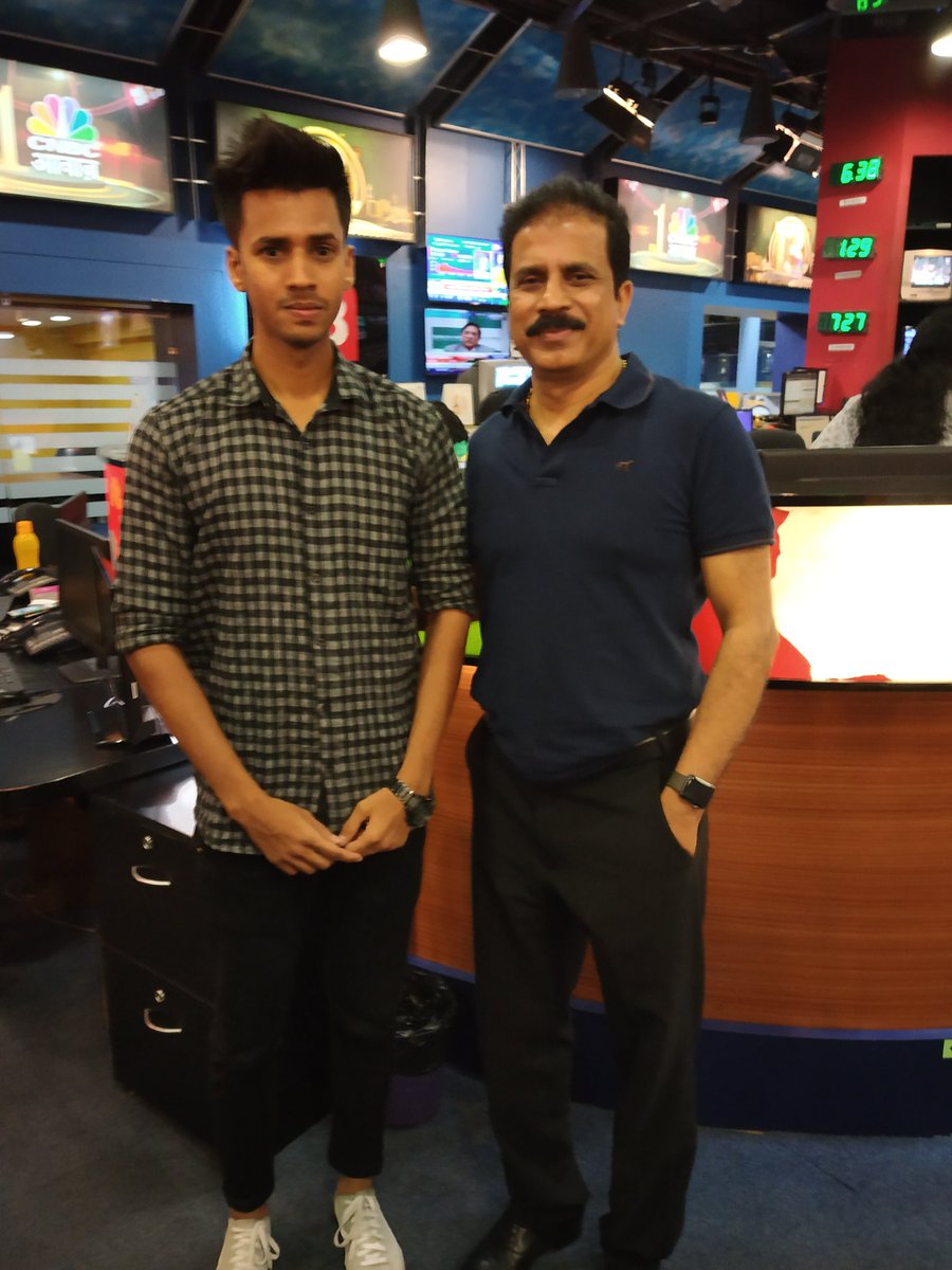 Mubarak1203's tweet photo. Guess What - Picture with the Stock Market Guru @porinju Sir. 
Its a really special feeling to meet someone who you follow :) 
Thank you sir! https://t.co/buXWCHtoEk