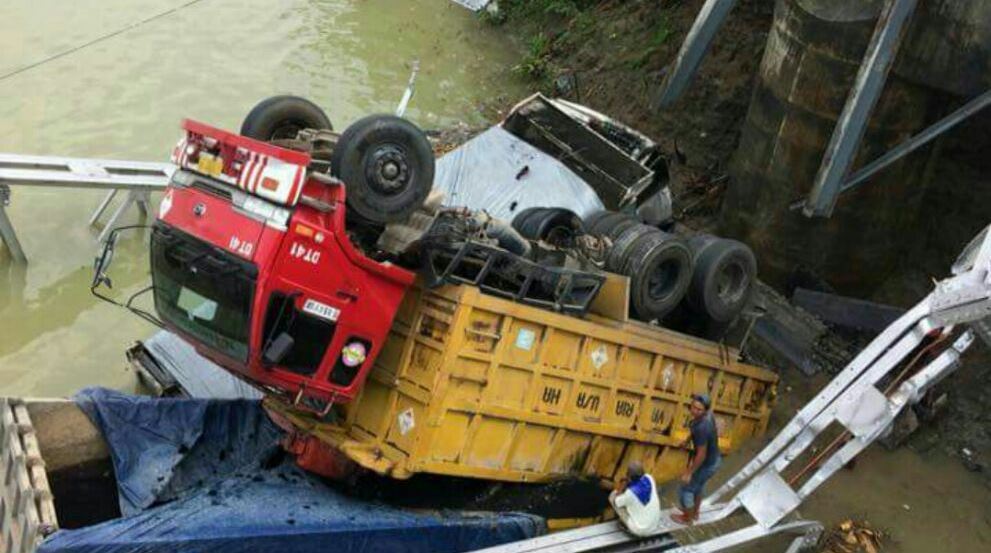 kondisi korban tewas yang tertindih truk