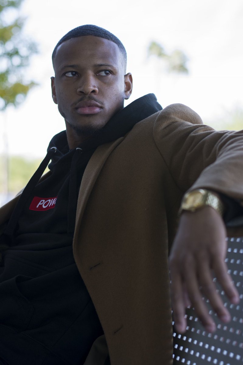 PMOLIFESTYLE's tweet photo. They think we don’t notice, but we see them lurkin’🙇🏽‍♂️ https://t.co/DjZdz7k5Bi