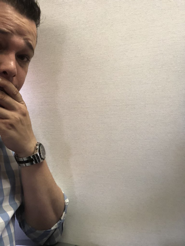 Mafesto's tweet photo. Ok now this is just silly. The windowless window seat both ways on this Sydney trip. Not cool Virgin, not cool at all, seat 9A should just not exist.  #WheresMyWindow #WindowlessWindowSeat https://t.co/4wZVQ8B9HE