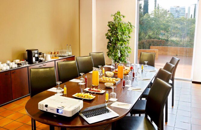 HotelAlimaraBcn's tweet photo. Els negocis són importants i començar el dia amb un bon esmorzar, també! #DisfrutaAlimara #Eventswithvalue #Eventswithsoul #Barcelona 😊 https://t.co/bfFHUAa26W