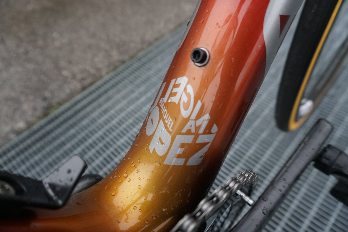 Argon18bike's tweet photo. What do you think of this one-of-a-kind custom painted #GalliumPro for @AstanaTeam's @SupermanlopezN?
It was designed by our Art Director Alexandre Saint-Jalm in collaboration with Colourburn Studio, as part of our in-house experimentation hub #ParticuleR.
📷: @bettiniphoto https://t.co/eZDAXOtaRY