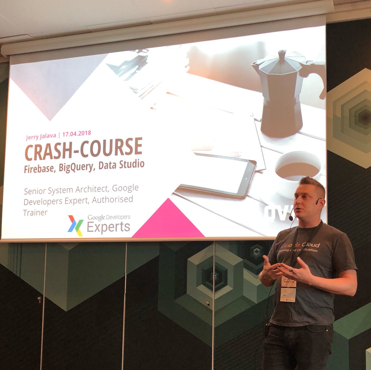 Pia_Hoglund_'s tweet photo. #cloudconfession in stockholm, @Qvik and @W_I on stage 😎 https://t.co/Rpda4Y1NVz