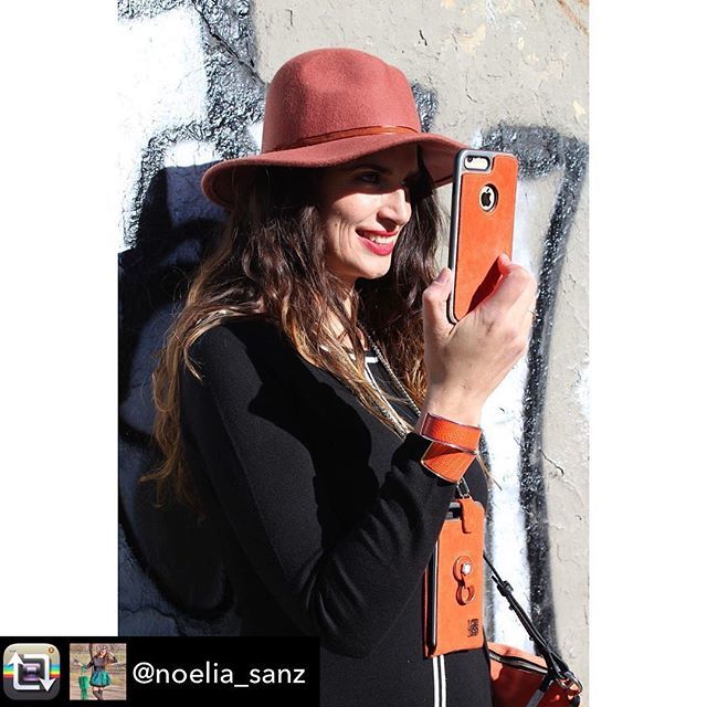 Finger360social's tweet photo. Con o sin tapa y cordón tú eliges el modelo de #funda pero que sea #finger360 con #complementos #ajuego #serraje #naranja #buscalatuya #edicionlimitada @noelia_sanz @phelipedelatorre #guillermotito https://t.co/dJiJuvXpSX