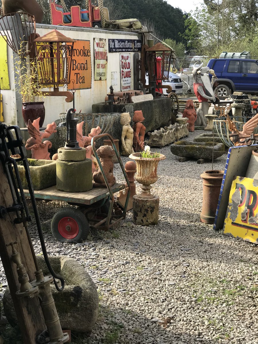 ShaunTrenoweth's tweet photo. Annual yard sale,not to be misses @DrewPritchard pls rt https://t.co/x1g3yz3mfa