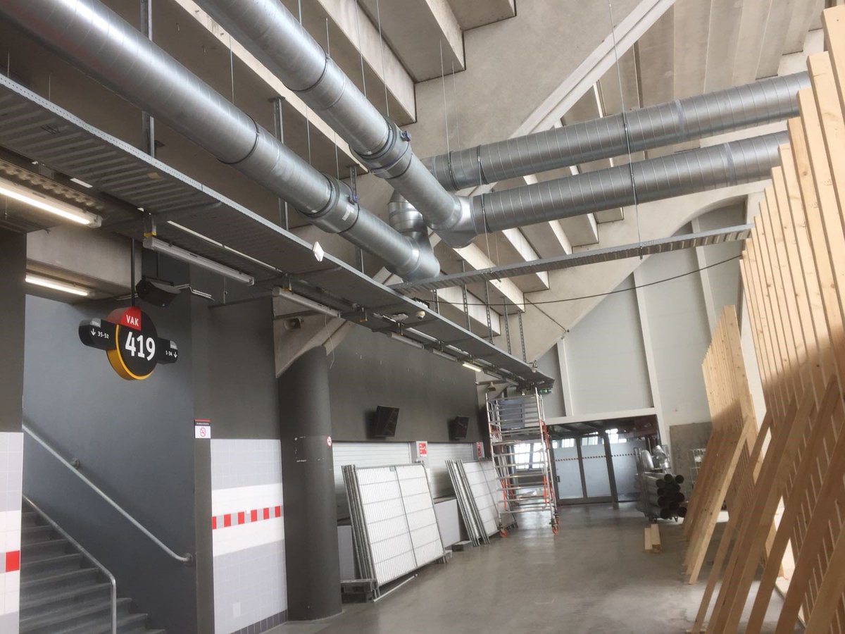 Aditech_NL's tweet photo. Amsterdammer en werken in de Arena. Dat is toch goud! Sergio is bezig om bestaande ruimtes in de Arena opnieuw te bekabelen. 

#Projectbezoek #WerkVoorWinnaars #AditechDiemen https://t.co/rmUDQnE0WS