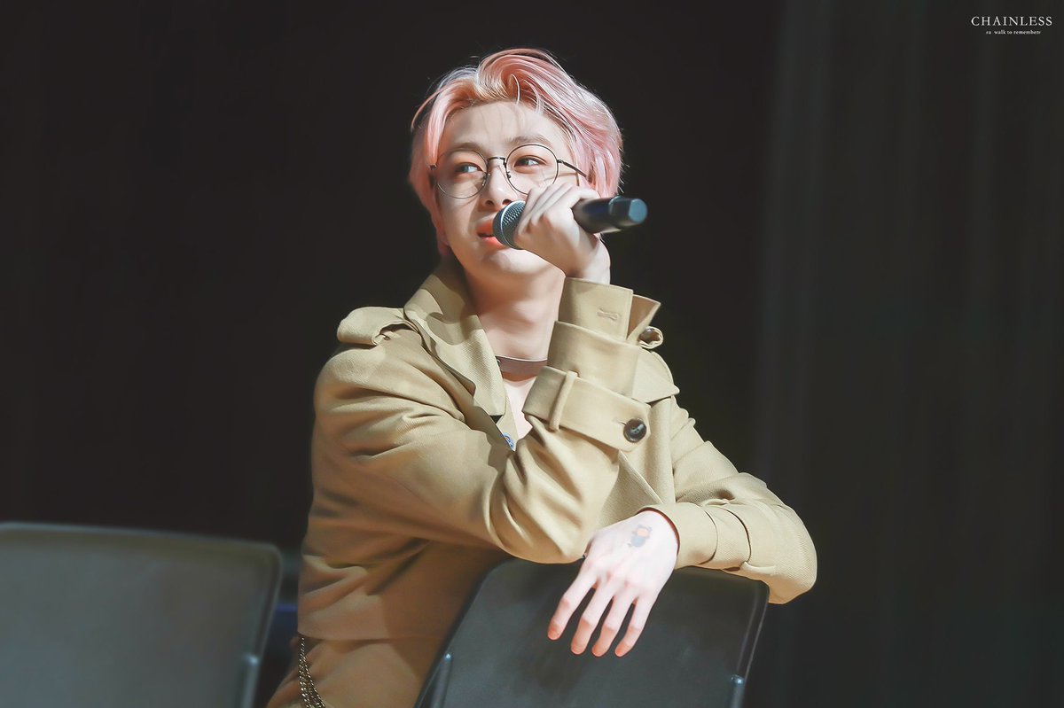 Chainless_HW's tweet photo. 180413 팬싸 
#MONSTA_X #몬스타엑스 
#HYUNGWON #형원
@OfficialMonstaX https://t.co/Iq8hdkC8kk