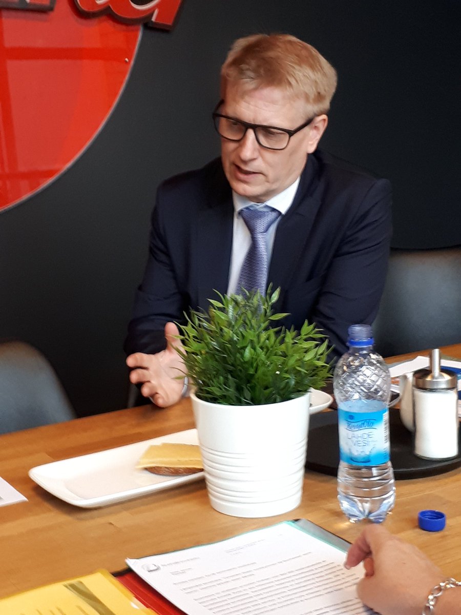 OutinenKatja's tweet photo. Ministeri Tiilikainen jalkauttaa #TerveetTilat2028 -toimenpideohjelmaa Itä-Suomen aluehallintoviraston järjestämässä tilaisuudessa Kuopiossa - Savon Sanomat haastattelee https://t.co/ekC88U4g6p