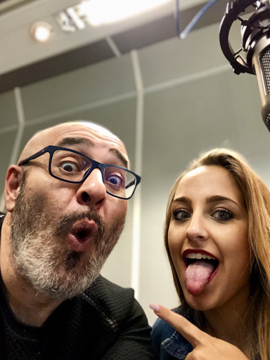 ertrivi69's tweet photo. Pechá de reír nos estamos pegando con @OficialTriana 
Talento de #Andalucía que hoy desayuna por @canalfiesta con su Tito, que soy yo 😂😂😂 https://t.co/jbmpNPpdwU