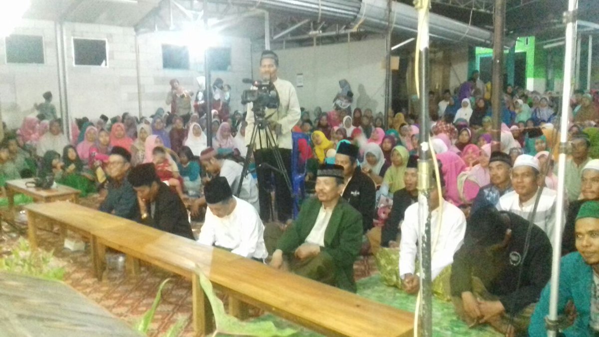 MrBuo2's tweet photo. Wakil ketua DPRD Kabupaten Banjarnegara Bapak Indarto dari Fraksi PPP turut serta menghadiri acara Isra' Mi'raj di Desa Parakan-Purwanegara, Kabupaten Banjarnegara
@MRomahurmuziy @PPPJateng7 @DPP_PPP 

#PPP10Sempurna
#Romahurmuziy
#PPPJateng7 
#Ngaji https://t.co/2N9tcUlBX2