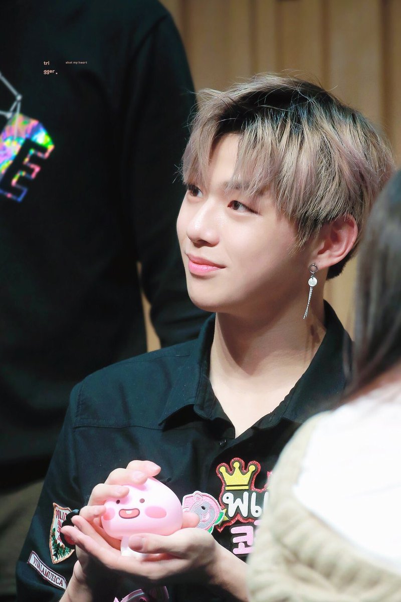 nielgallery's tweet photo. ➳♡ 180401 https://t.co/DBIlAtFqtt