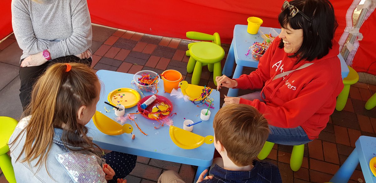 mwchorley's tweet photo. Our #FREE #HalfTerm activities are well underway here on #MarketWalk #Chorley - Come and try the #crazygolf or making a "rockin' chicken" with the #ArtVenturers - Shopping has never been so much fun! https://t.co/sftORgN4Wr