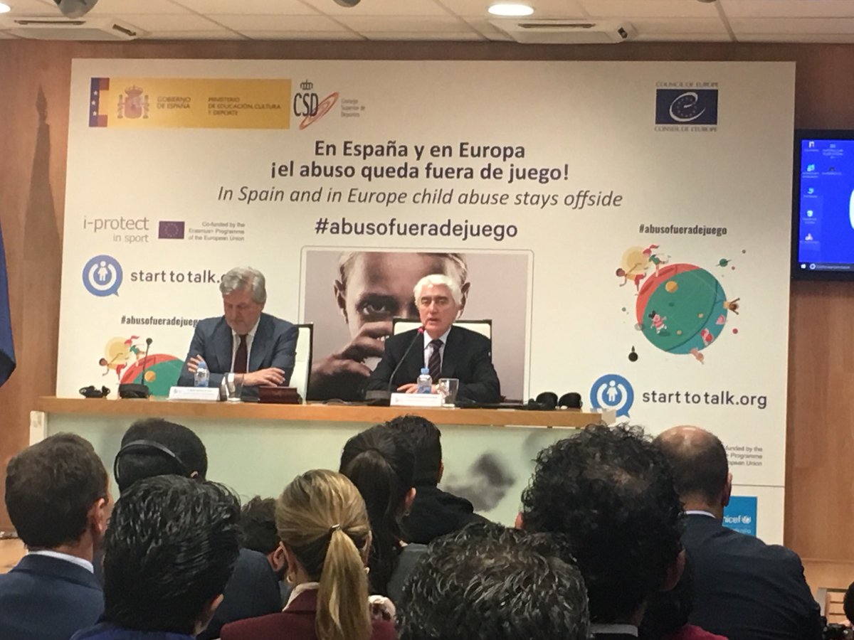 unicef_es's tweet photo. Nuestro presidente G. Suárez Pertierra recuerda que en @unicef_es entendemos el deporte como vital para la salud, la felicidad y el bienestar de los niños. Por eso trabajamos para que en su práctica no tengan cabida la violencia ni los abusos. Queremos el #abusofueradejuego https://t.co/BqDiZsBBMW