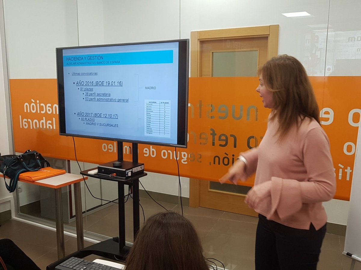 Puentepaplos's tweet photo. Las ponecias.
Beatriz Garijo, experta en #oposiciones de  #hacienda dice:

Habla de la oferta pública de Castilla y León.

#InaguraciónMDValladolid
#Masterdvalladolid
#formación.
#CastillaYLeon https://t.co/CT2Tl0mzRy
