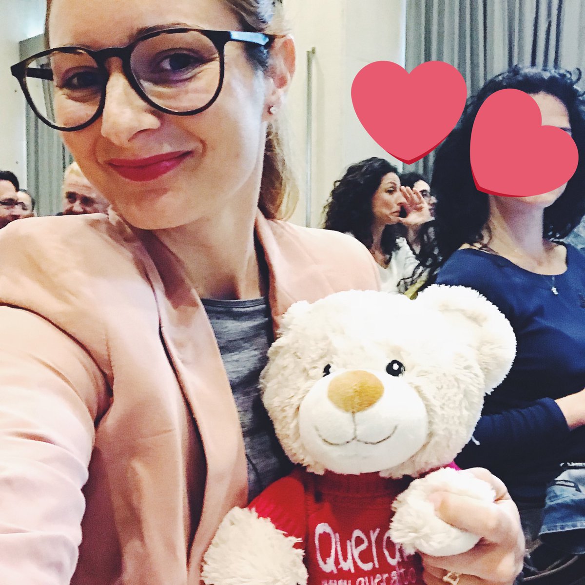 madewithlof's tweet photo. ¡¡Es mioooo!! Gracias @GrupoQueralto ☺️ vergüencita máxima al recoger mi regalito #EcommerceTourSV https://t.co/VpNOdXspN6