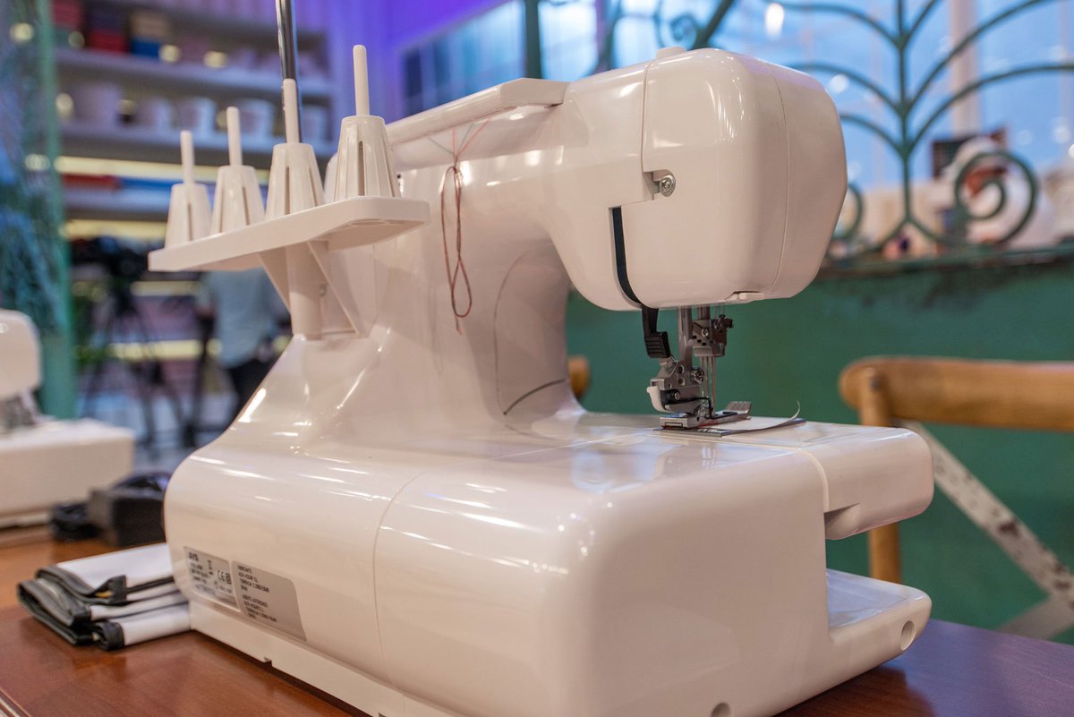 costurafans's tweet photo. https://t.co/gCXXIW4xYk

EXCLUSIVA, Te presentamos la MÁQUINA DE COSER que usan en @MaestrosCostura 

@VanesaCostura @shaorancostura @PaCostura @SergioCostura @AnnaCostura @AliciaCostura @JaimeCostura @EduardoCostura @MahiCostura @AntonioCostura @LuisaCostura @VicenteCostura https://t.co/vfT5hsgwmz