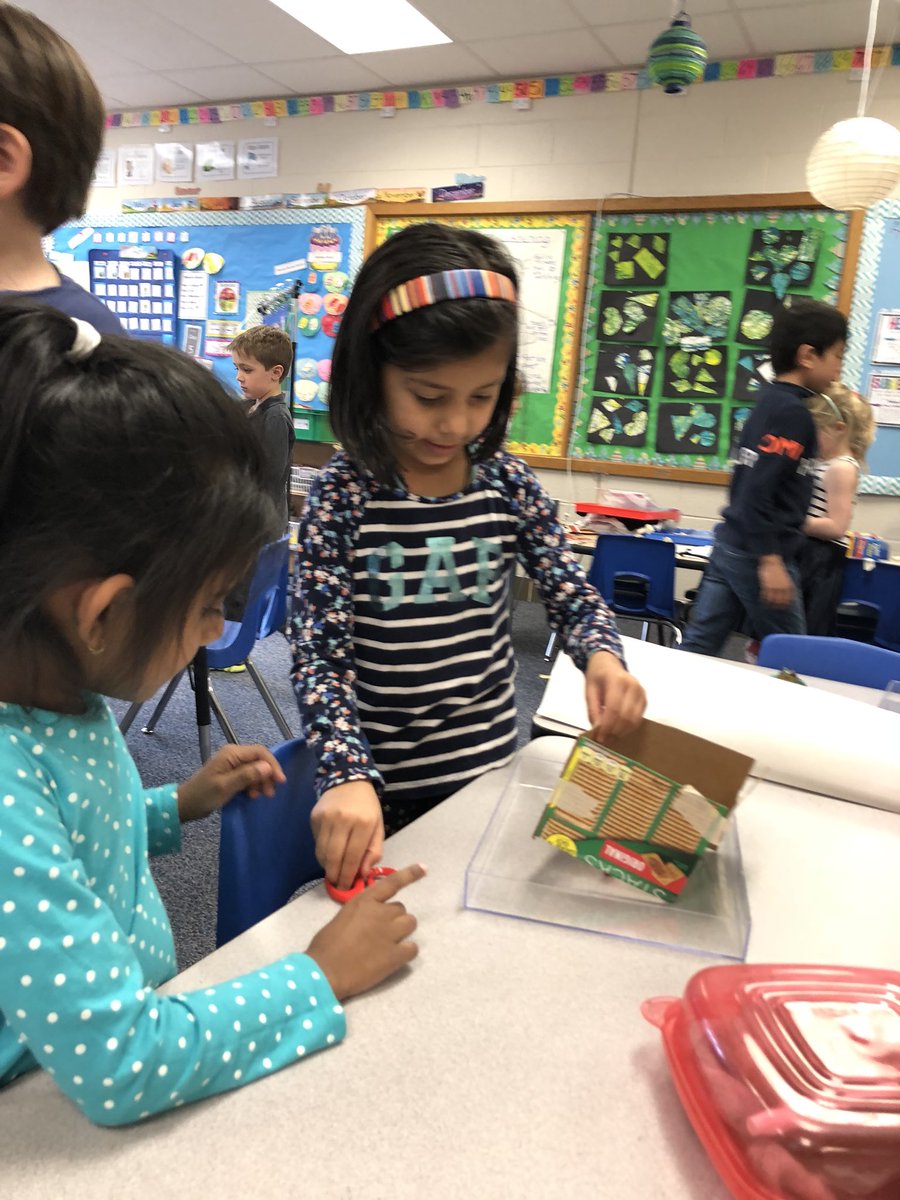 AmyThompsonWES's tweet photo. Engineering in Kindergarten: constructing &amp; testing roof materials to keep toy animals safe from rain drops. #kindersCan #STEM @RadnorTSD https://t.co/enAtGYlcNH