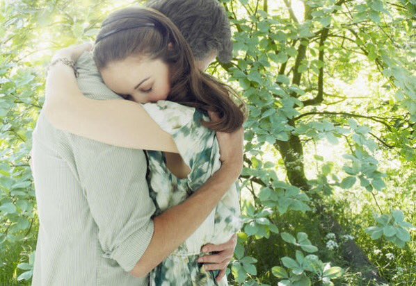 Merien17Mar's tweet image. Lo abbraccio incurante delle oscillazioni, della paura che mi attanaglia lo stomaco e poi finalmente mi guardo intorno e non tremo più, il vuoto ha smesso di spaventarmi. #Firefly #Dammiunaltraidentità #collanafloreale