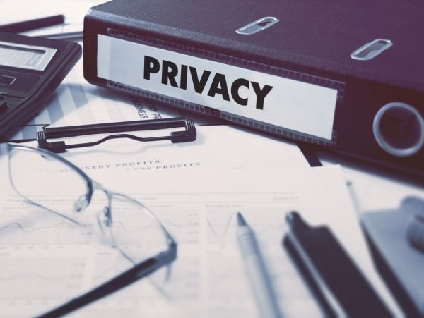 computablenl's tweet photo. In 2013 klaagden vertegenwoordigers van overheid, bedrijfsleven en wetenschap in @computablenl dat de inzet van ict en data binnen de overheid wordt belemmerd door krampachtig vasthouden aan privacyregels. Wat zegt dat nu over de GDPR? https://t.co/7omz7hRvJ1 #TBT #Computable50 https://t.co/cVt9YpNIvj