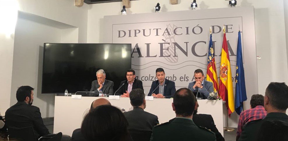 AjuntDeCanals's tweet photo. 🏃‍♀️🏃‍♂️#Canals participa en la presentació de @aeccvalencia i @dipvalencia del repte solidari contra el càncer, una carrera de 120km en 24 hores que es durà a terme del 13 al 14 d'abril i que passarà pel nostre poble #RetoSolidario2018 https://t.co/hALOMDzM1K