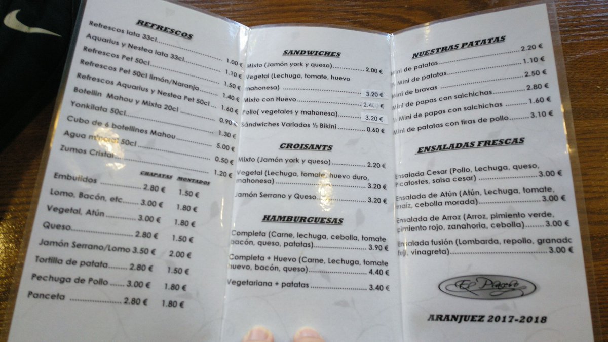 Si prefieres algo de nuestra carta, también contamos con deliciosos platos combinados o hamburguesas, entre otros.