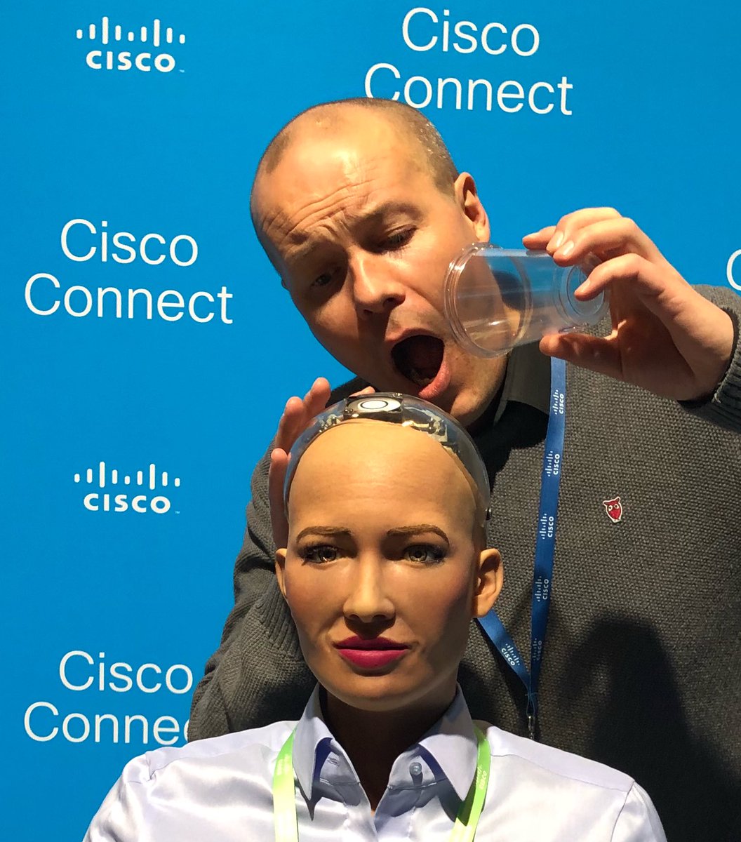 JussiKiviniemi's tweet image. Take that for stealing my job in 2020!

#CiscoConnectFI #CiscoChampion  @merviairaksinen @RealSophiaRobot