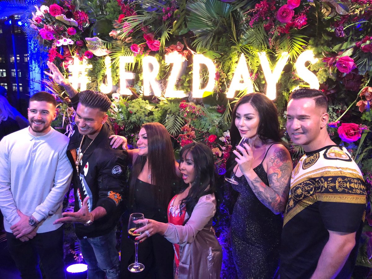 TONIGHT TONIGHT TONIGHT TONIGHT TONIGHT TONIGHT TONIGHT TONIGHT 
TONIGHT TONIGHT TONIGHT TONIGHT 
#JSFamilyVacation On <a href="/MTV/">MTV</a> 8/7c !!!! <a href="/JerseyShore/">Jersey Shore</a> !!!!!!