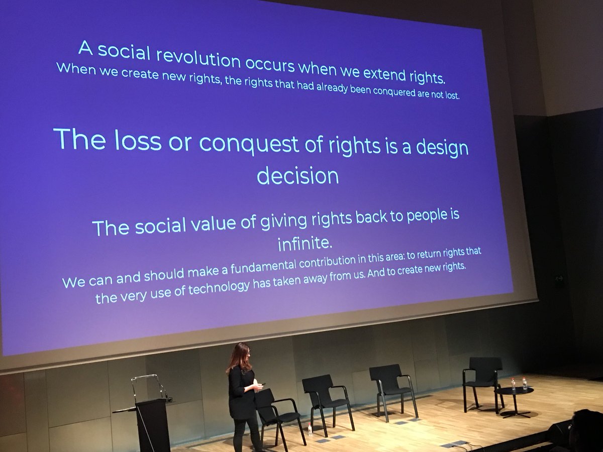 covelo's tweet photo. La revolución sucede cuando ampliamos nuestros derechos @marabales en #DesignDoesForum Qué apropiado para estos tiempos de recorte de derechos y libertades https://t.co/WPnH4JvhO0