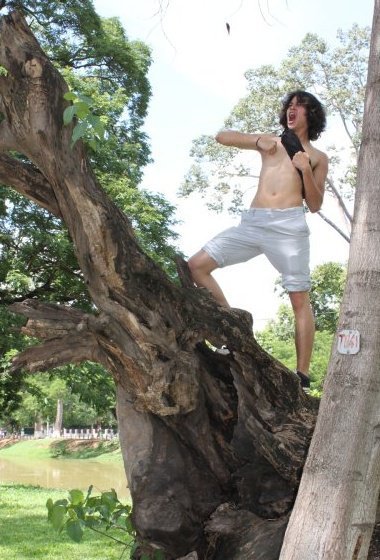 AngelVow's tweet photo. Lord of the jungle, minus the loincloth. https://t.co/CwqmK3CwM9
