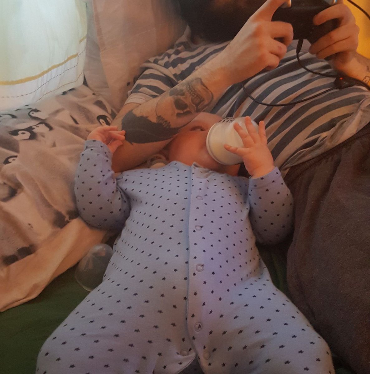 Sarasimon9's tweet photo. Me melodie and my boyfriend and Jacob my baby https://t.co/ZY05t87PvT
