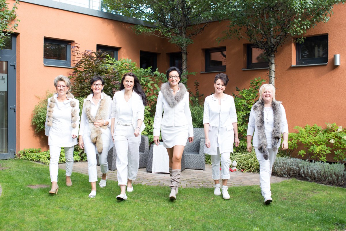 Rosendomizil's tweet photo. Am 14. April ist wieder Fashion Day im Hotel @Rosendomizil Malchow – beide Modenschauen um 11 und 14 Uhr sind bereits komplett ausgebucht, herzlichen Dank, wir freuen uns auf Sie! Bilder: © Fotoatelier Meier #mode2018 #sommermode #seenplatte #meckpomm #müritz #malchow #fashion18 https://t.co/6rzdrPjhLB