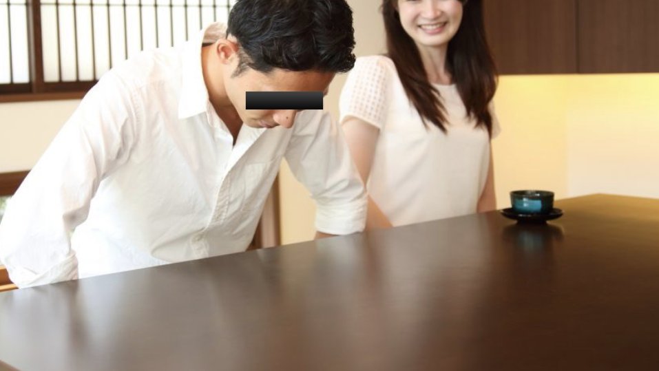 hitomoticom's tweet photo. #旦那妹「婚約者を紹介するね！」男「ニコニコ」→10年前に私の父を◯◯した男だった・・・結果
https://t.co/PWQlsCn5OX

#おすすめ #エピソード #婚約者 #旦那妹 #衝撃事実 #裏事情 #黒歴史 https://t.co/5uwpOl2RcI