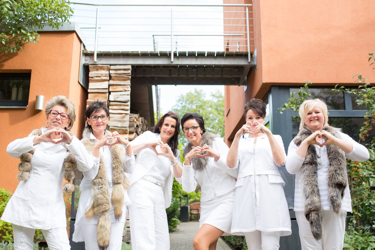 Rosendomizil's tweet photo. Am 14. April ist wieder Fashion Day im Hotel @Rosendomizil Malchow – beide Modenschauen um 11 und 14 Uhr sind bereits komplett ausgebucht, herzlichen Dank, wir freuen uns auf Sie! Bilder: © Fotoatelier Meier #mode2018 #sommermode #seenplatte #meckpomm #müritz #malchow #fashion18 https://t.co/6rzdrPjhLB
