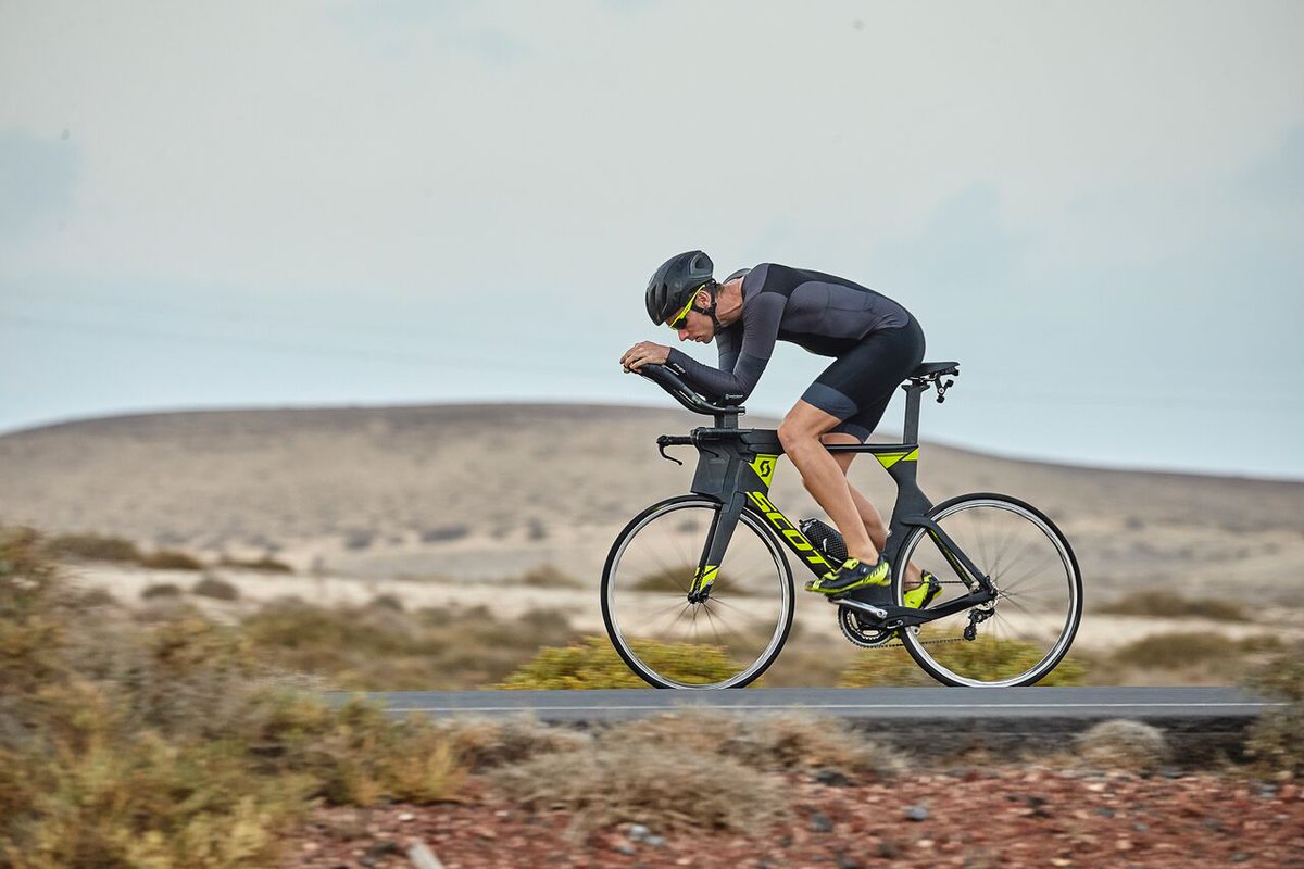 Zone3official's tweet photo. We have added arm warmers in selected styles to our 2018 range, perfect for those early-season days where you need a little bit more warmth. Now you can start your outdoor training earlier and #ReachNewLimits with your performance: https://t.co/N99arKdY07 #iRaceZone3 #2018range https://t.co/K7Crd3LbKO