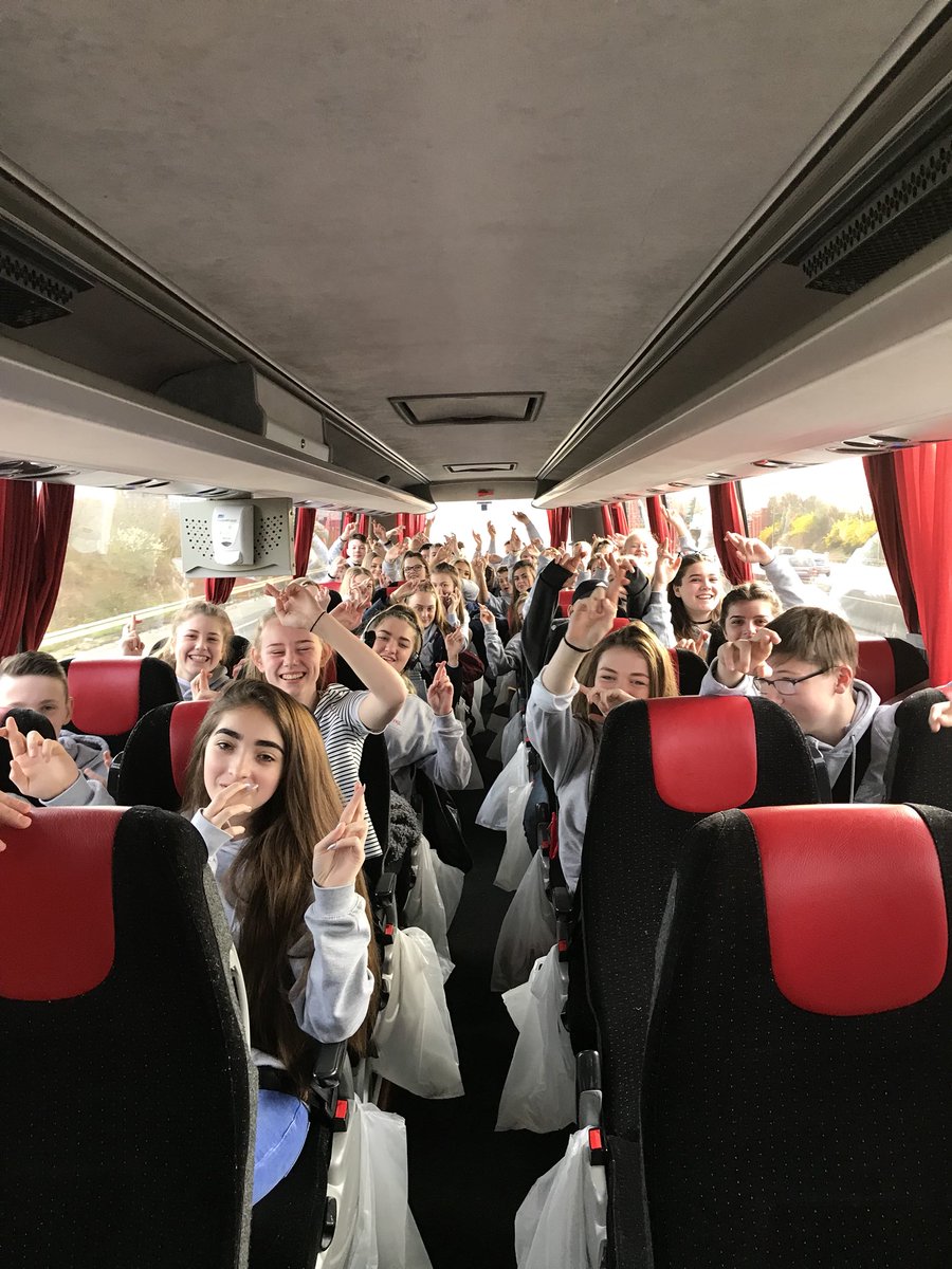 Discovery_sch's tweet photo. The students don’t believe the staff seen @KendallJenner at @DisneyParis_EN yesterday. Imagine if we bumped in to her in Paris today? https://t.co/MTn4KOeNF5