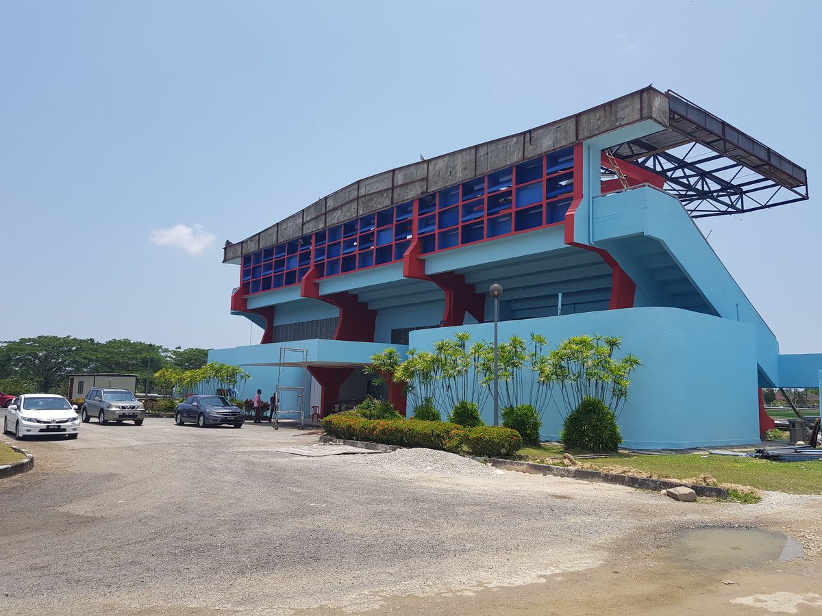 redcodegenx's tweet photo. Lawatan Kerja Pemantauan dan Inspektorat oleh Datuk @kpjbsn Stadium Mini Mak Cili, Terengganu bagi memantau kerja naik taraf pdg sintetik yg dijangka siap pada 22 Apr 2018. Turut hadir sama Pgh JBS @JBSTerengganu En Mohd Soufi bin Mohd Ibrahim

@Khairykj @lha_kbs @KBSMalaysia https://t.co/VqA0hg8yjV