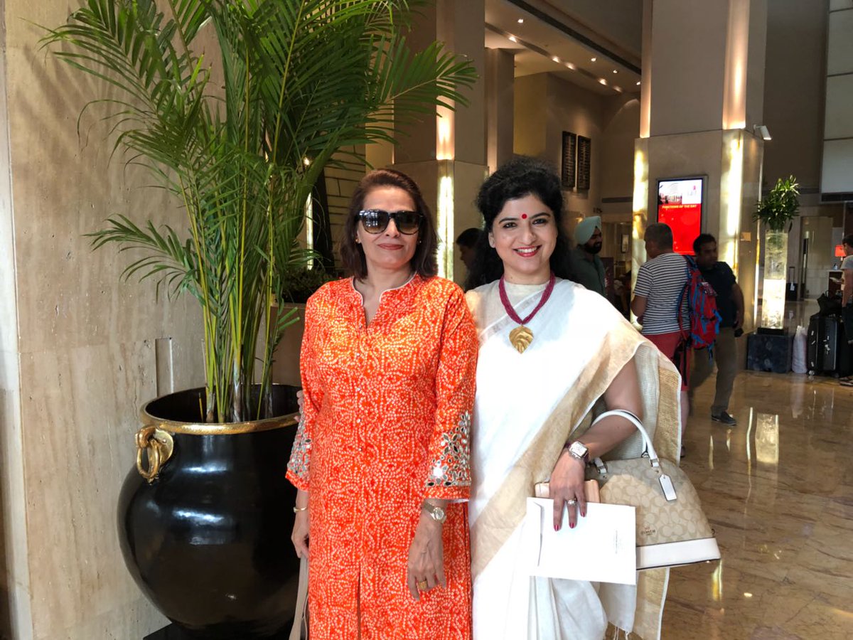 AlkaBatra1's tweet photo. #34thAnnualSessionAGM #WomenTransformingIndia #FLOIconAwards #FICCIFLO #FLOEvent https://t.co/RzYAkY10na