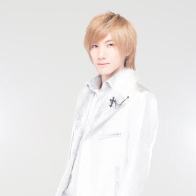 brethrough's tweet photo. 沢山の方にメンバーをより深く知ってもらいたい❗️そんな為のメンバー紹介企画第１弾㊙️

💚鯨井俊介(リーダー)💚

・特技:耳たぶに1円玉乗る

・趣味:映画やゲーム実況見る

・長所:好きな事だけ超真面目

・短所:好き嫌い激しい

・好きな言葉: 『一生懸命』

#RT希望 https://t.co/xgVKdiswWM