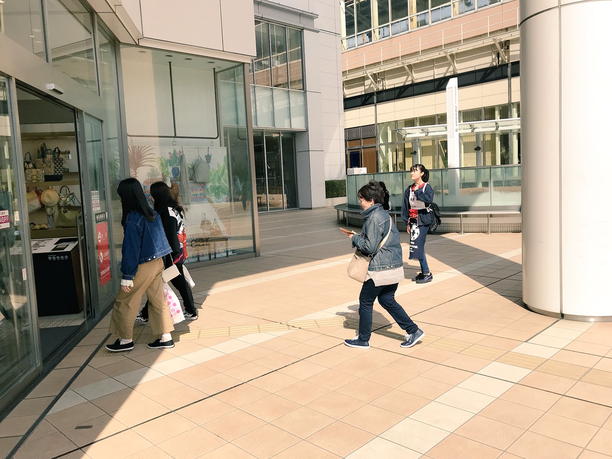 いぎなり東北産 Al Twitter 東北産ゴールデンウィークイベント Hmvさんの回答が待てず副リーダー自ら仙台駅前no Music な黄色いお店へ T Co Msveomrhpt Twitter