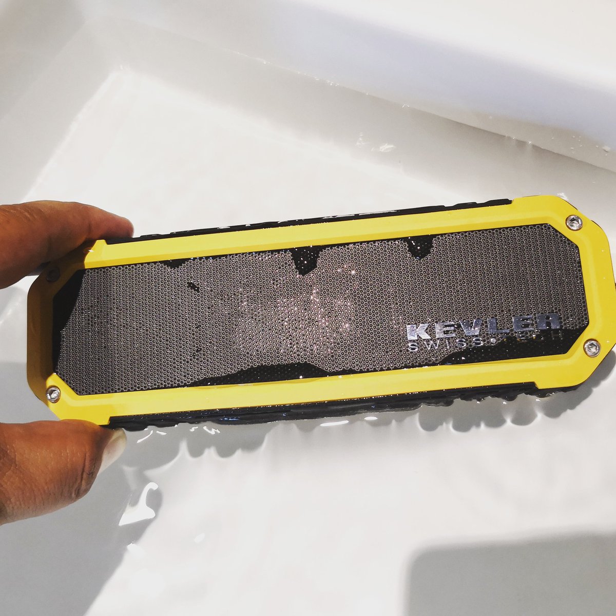 TeknoGadyet's tweet photo. Kevler BT-202 Portable Bluetooth Speaker for only Php1,599!
#Kevler #KevlerPro #KevlerAudio #KevlerSwiss #KevlerProAudio #KevlerBT202 https://t.co/6VwU8V5vMN