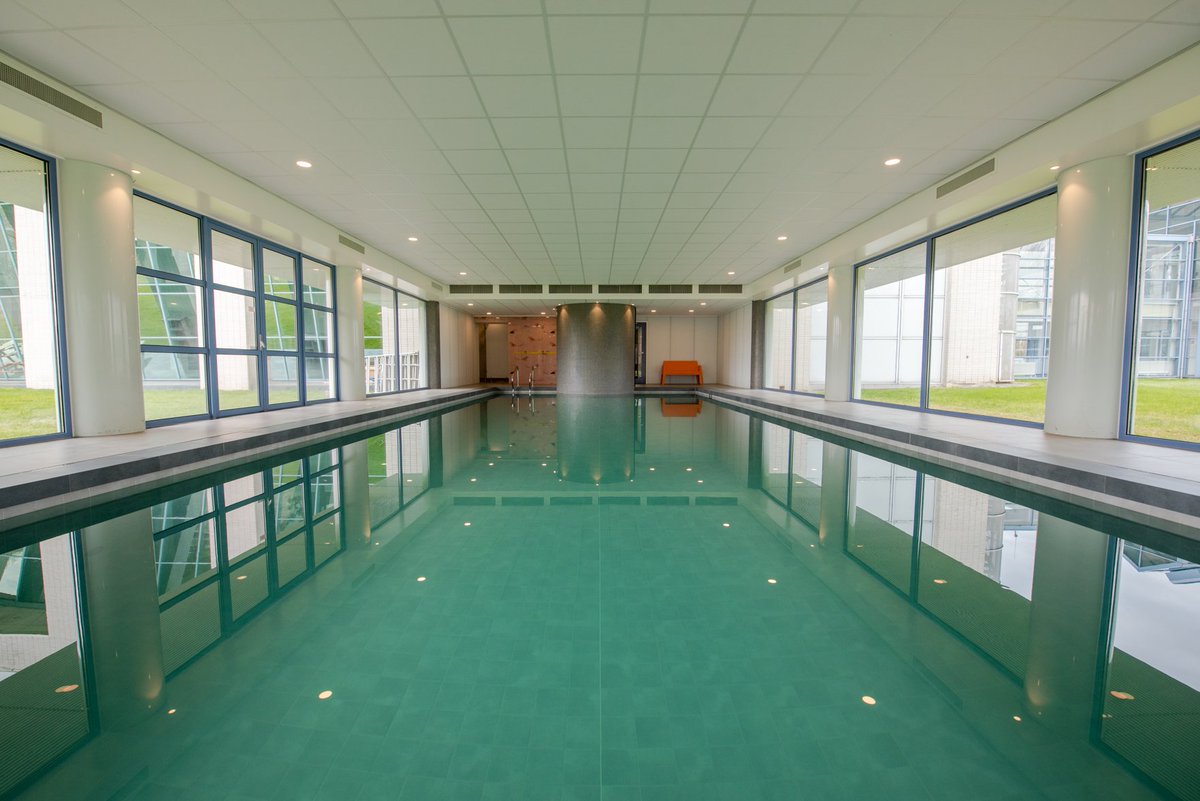 Nog even een prachtige foto van ons vernieuwde #zwembad delen. :-) Bron foto: <a href="/appademicnl/">Appademic</a>. hotelgroningenplaza.nl #zwembad #hotel #Groningen #Leeuwardenisdichtbij