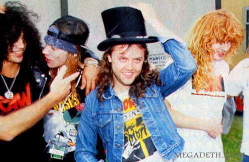 WorLovesMrSlash's tweet photo. Hi on #SlashThursday π©#Slash #AxlRose #larsulrich #davemustaine #metallica #megadeth #gunsnroses @AppetiteForGNfR @Slash @axlrose @SlashNation @inSlashwetrust @for_ever_Slash @Slash_Army_Arg @larsulrich @DaveMustaine @conspiratorita @tako217 @slasharmystoke @DEBBIE3636 #GnR https://t.co/xzPOncPPJH