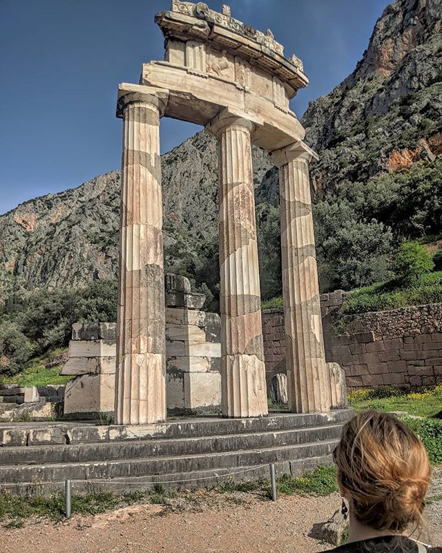 RALeidner's tweet image. Celia looking at stuff ift.tt/2GBsluQ