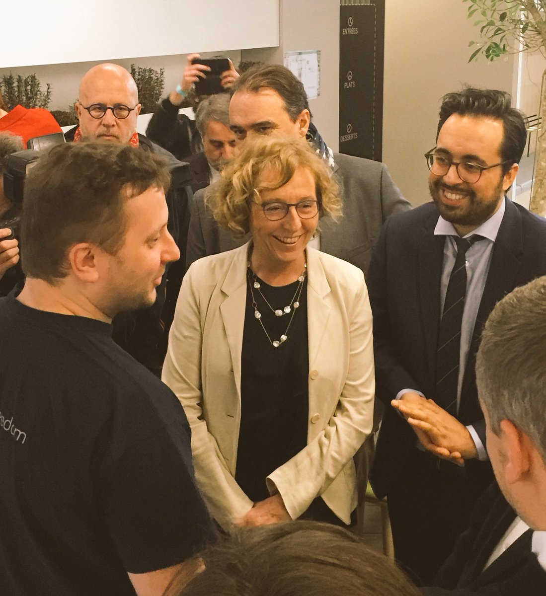 mounir's tweet photo. Ne pas subir la transformation numérique mais accompagner chacun pour développer de nouvelles compétences ! Lancement de 10000 formations dans le #numérique avec @murielpenicaud chez @OVH #10KNUM @roubaix @prefet59 @ValeriePetit_EM @OssonCatherine https://t.co/jv2QLYAxKf