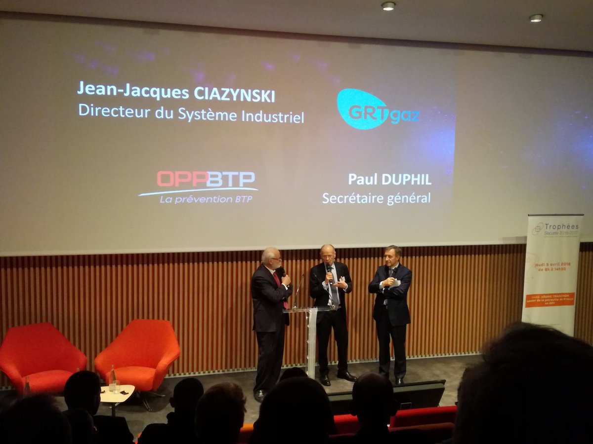 C_GRUN_OPPBTP's tweet photo. @preventionbtp Paul DUPHIL ouvre la remise des trophées @GRTgaz #prevention https://t.co/U8yBkaDApm