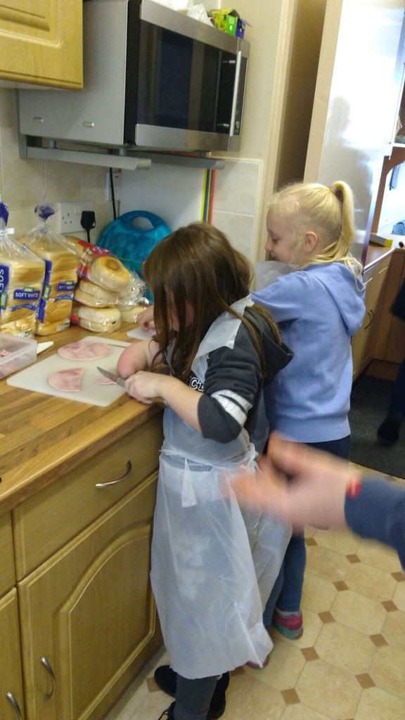 weareROC's tweet photo. Holiday club underway at our new ROC Community Centre in #Holts #Oldham #roccafe #saferkindercommunities https://t.co/6OZgDCgnAa