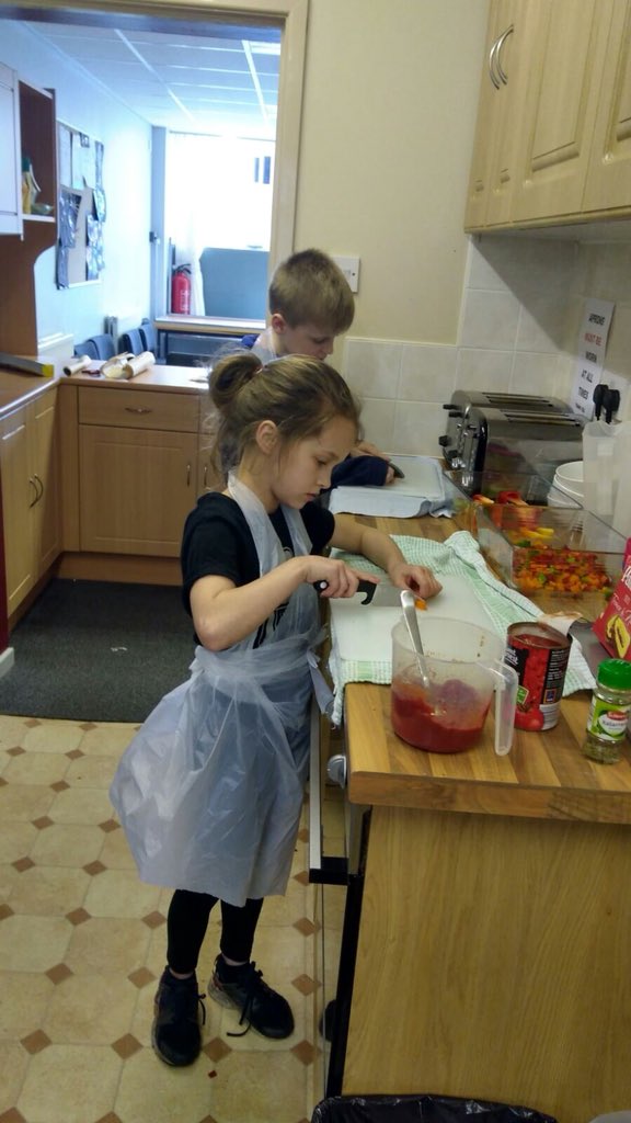weareROC's tweet photo. Holiday club underway at our new ROC Community Centre in #Holts #Oldham #roccafe #saferkindercommunities https://t.co/6OZgDCgnAa