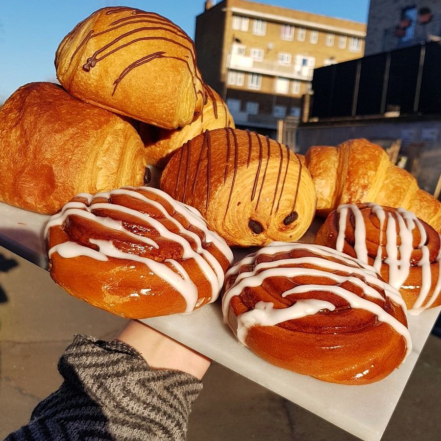VdeliciousDeli's tweet photo. Start your morning right! Sunrise and Pastriesππ
Come and get your freshly baked #vegan pastries today at The Vegan Deli π€
#veganfoodsare #vegan #bakedpastries #plantbase #whatveganseat #happyvegan #vdelicious #vdeli #delicious #nutritious #crueltyfree #coffee https://t.co/pwtkfx40c6