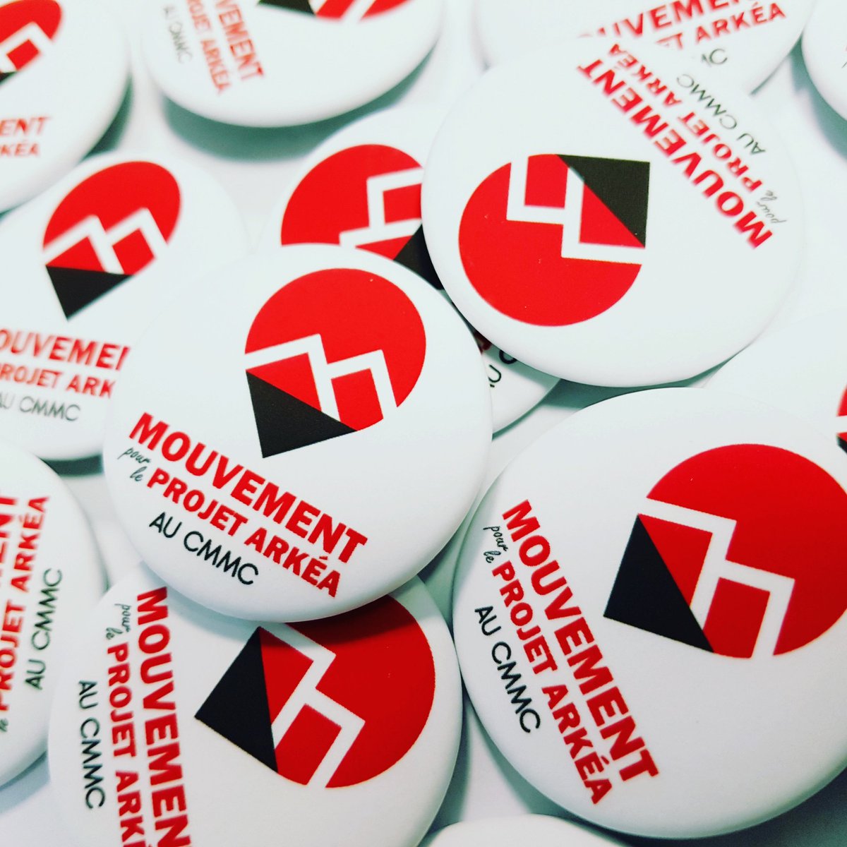 ProjetArkeaCMMC's tweet photo. Aujourd'hui #5Avril, le Mouvement des salariés "Projet Arkéa au CMMC" soutient avec toute la force des montagnes, l'indépendance du @cmarkea ❤ 

#IndependancePourArkea 
#ArkéaPourQueRienNeChange https://t.co/ODnVUvI9Hx
